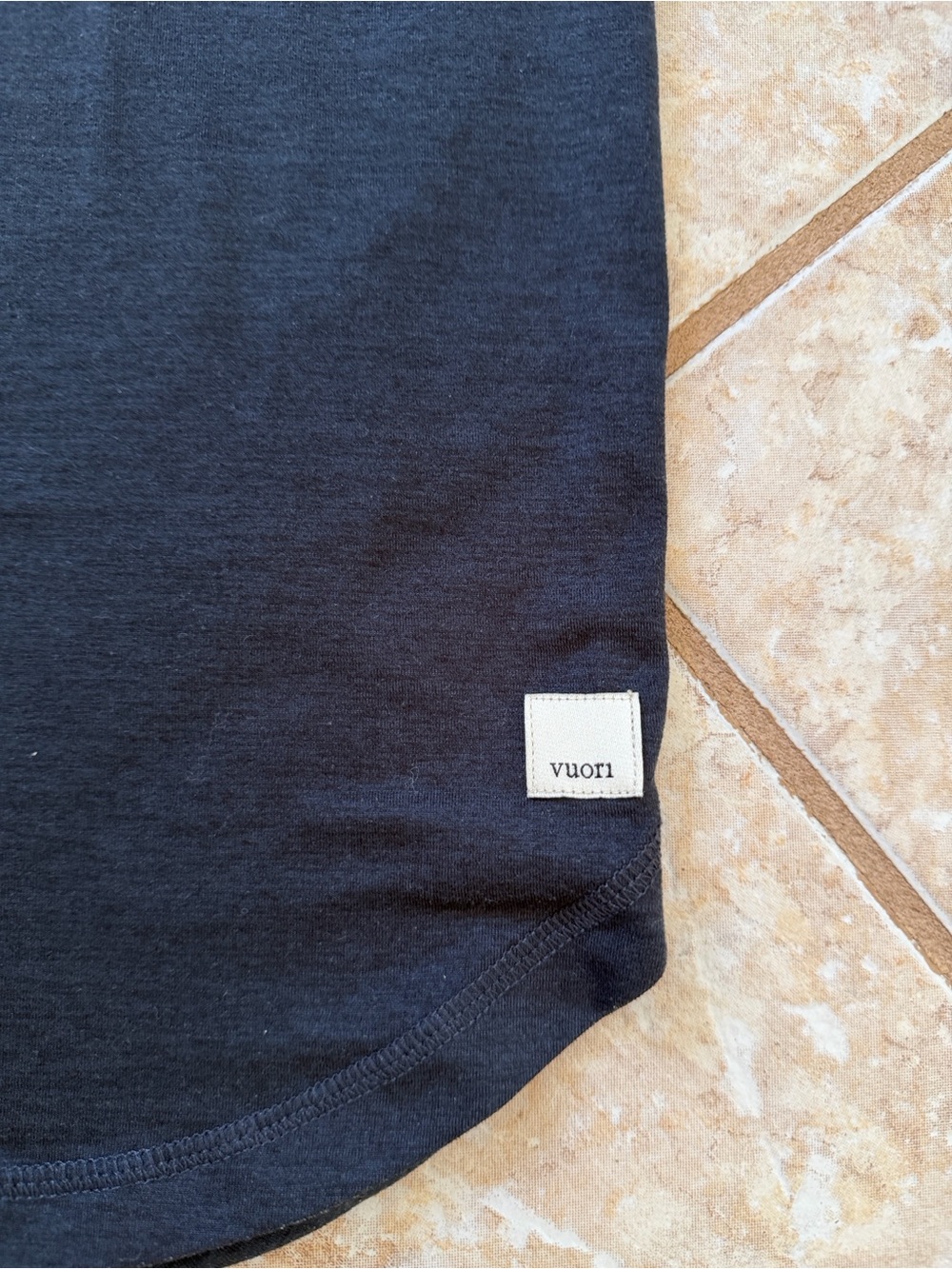 Vuori Lux Performance Pocket Tee - Picture 4 of 4